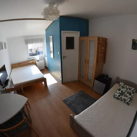 Goscinne Ewela 莱鲍