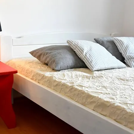 Goscinne Ewela 莱鲍