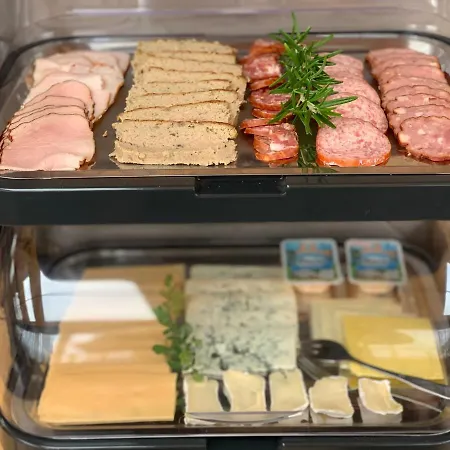 住宿加早餐酒店 Goscinne Ewela 莱鲍