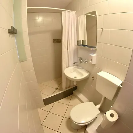 住宿加早餐酒店 Goscinne Ewela 莱鲍