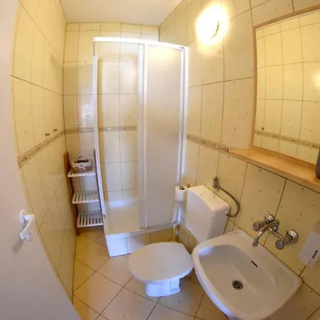 Goscinne Ewela 莱鲍