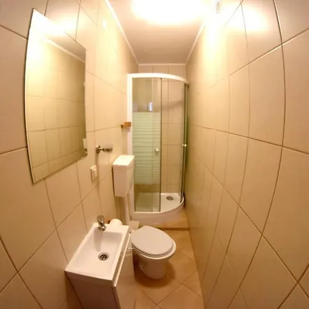 Goscinne Ewela * 莱鲍