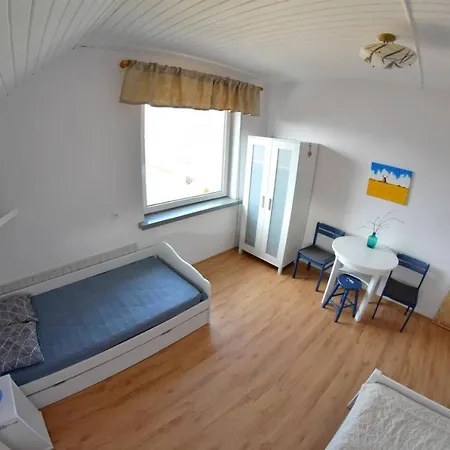 Goscinne Ewela 莱鲍